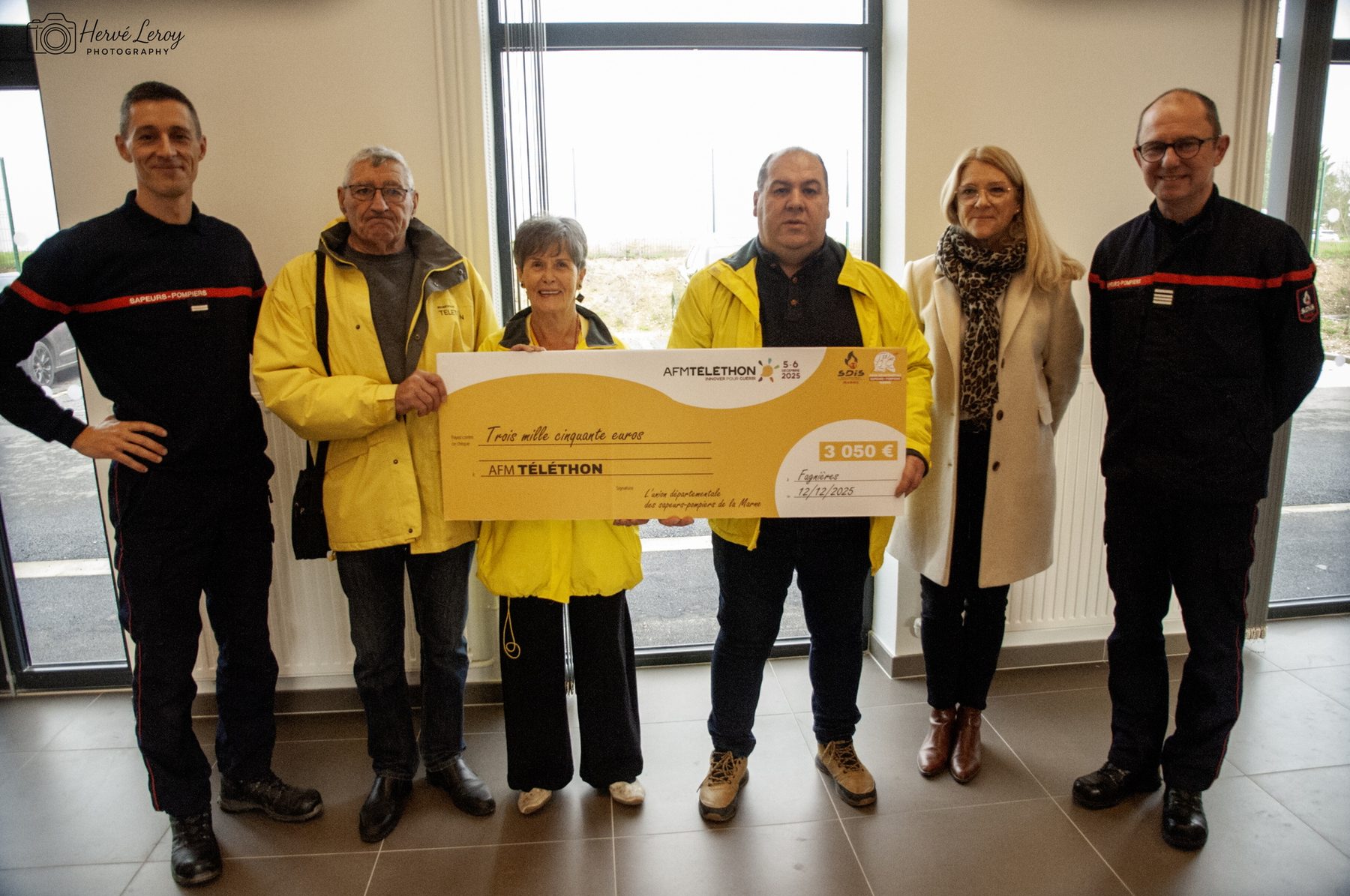 Remise d'un chèque de solidarité par l'Union départementale